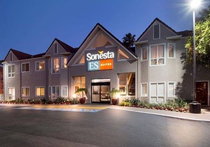 3-Star Hotel ∙ Sonesta ES Suites Huntington Beach Fountain Valley