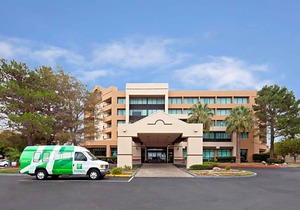 3-Star Hotel ∙ Holiday Inn Palmdale-Lancaster, an IHG Hotel