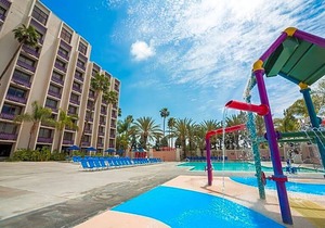 3-Star Hotel ∙ Knott's Berry Farm Hotel