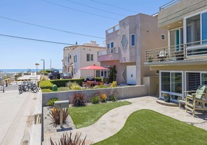 4 Bed 3300 sq ft Hermosa Beach house 3 houses to STRAND!