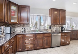 5bd Gated House, Walk to Disneyland tram.