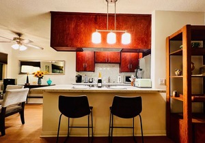60's Modern, Mountain Views, Pool, Near Studios and All L.A. Attractions! Apt 17