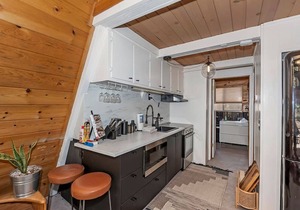 Acute A-frame Cabin w/WiFi, close drive to lake!