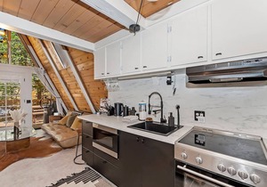 Acute A-frame Cabin w/WiFi, close drive to lake!