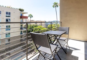 Adorable Koreatown 1BR w/ Gym, Pool, walk to Wilshire Blvd, by Blueground