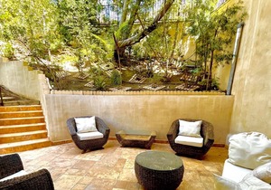 Adorable Patio Ensuite Apt w/ Pool access on private Beverly Hills estate