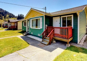 Adorable Studio Suite Near State Parks w/ Free WiFi, Microwave, and Minifridge!