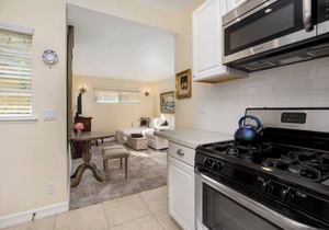 Affordable Executive Getaway — blocks to Beach and Funk Zone