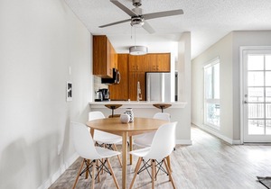 Airy Redondo Beach 1BR w/Pool, Gym, 1 block from beach, by Blueground
