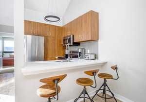 Airy Redondo Beach 2BR Loft w/Pool, Gym, steps to Beach, by Blueground