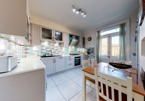 Amazing 2 Bedroom, 3 Bed Apartment w/Garden - 1 min to Queen's Park