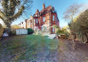 Amazing 2 Bedroom, 3 Bed Apartment w/Garden - 1 min to Queen's Park