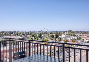 Amazing Long Beach 1BR w/Pool & Gym, walk to Ocean Blvd, by Blueground