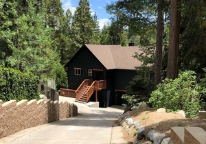 Arrowhead Lodge - 5 min walk to lake, jacuzzi tubs and AC!