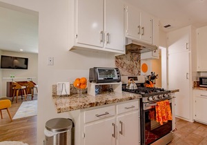 ATOMIC-MOD HOUSE in prime Palm Desert/next to El Paseo!