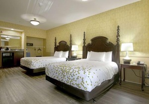 Azure Hotel&Suites Ontario Trademark Collection by Wyndham