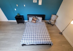 (B00) Queen Bed Hotel Style Suite