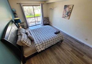 (B03) Lovely Beverly Hills Hotel Style Room