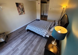 (B03) Lovely Beverly Hills Hotel Style Room