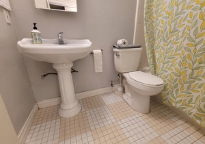 (B08) Deluxe Hotel Style Unit