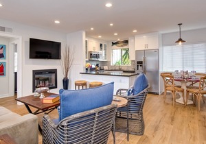 Beachy & bright condo with WiFi, fireplace & patio - easy walk to the beach