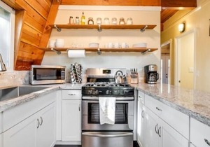 ★BEARADISE★ Cozy Modern Getaway ~ 3bed/2bath ~ full kitchen ~ relaxing cabin