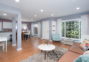Beautiful 2-story House Near Hollywood!