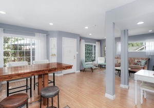 Beautiful 2-story House Near Hollywood!