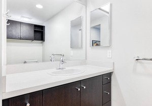 Beautiful Downtown 1BR w/ Gym & Pool, near Staples Center, by Blueground