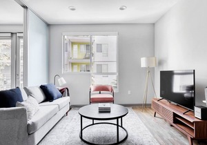 Beautiful Downtown 1BR w/ Gym & Pool, near Staples Center, by Blueground