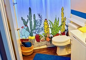 Beautiful Hollywood 2 Bedroom2Bath; 5 beds! Gated Parking!