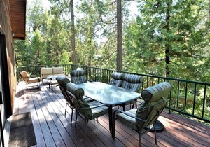 Beautiful home with large deck located in Willow Cove with boat slip - Near Yosemite National Park (LA27)