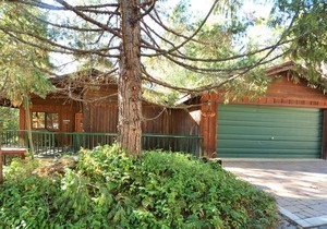 Beautiful home with large deck located in Willow Cove with boat slip - Near Yosemite National Park (LA27)