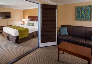 Best Western - Harbour Inn & Suites