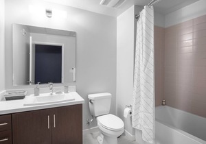 Bright 1BR Koreatown, Gym & Pool, walk to Wilshire by Blueground