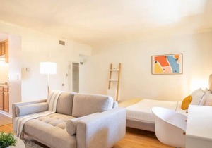 Bright, comfortable Studio with fast WiFi