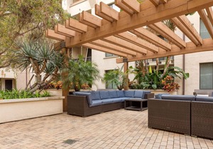 Bright Downtown 1BR w/ Gym, Pool & Spa, near 7th St Metro, by Blueground