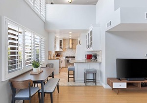 Bright Modern Loft-Style in Brentwood Parking, Gym
