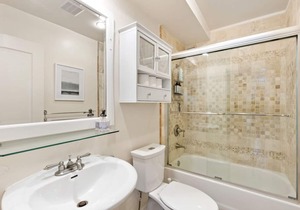 Bright Modern Loft-Style in Brentwood Parking, Gym