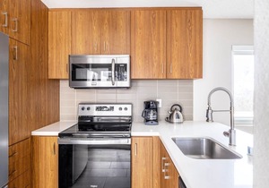 Bright Redondo Beach 1BR w/Pool, Gym, 1 block from beach, by Blueground