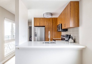 Bright Redondo Beach 1BR w/Pool, Gym, 1 block from beach, by Blueground