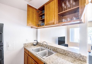 Bright Sherman Oaks 1BR w/Gym, Pool, walk to Ventura Blvd, by Blueground