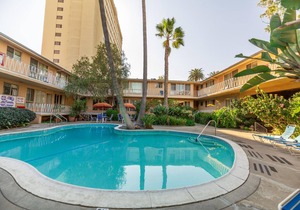 Cal Mar Hotel Suites