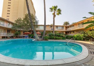 Cal Mar Hotel Suites