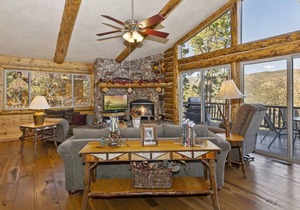 Castle Glen Gem by Destination Big Bear : Luxury! Game Room featuring a Pool Table! Amazing Mountain Views! WiFi!
