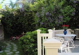 'Charming Beach Cottage' 2 Blocks to Beach, With Hot Tub, Bikes and Surf Boards