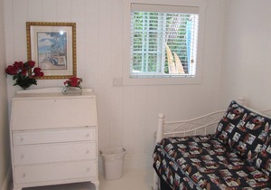 'Charming Beach Cottage' 2 Blocks to Beach, With Hot Tub, Bikes and Surf Boards