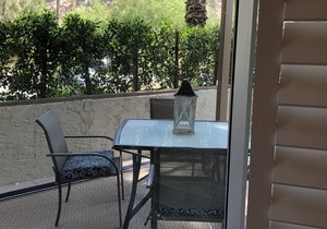 Charming Indian Wells Cottage! Sparkling Pools, Bring your Pet w/a 30daynstay!n