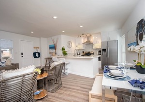 Charming rental near the beach, 300' to Casa Romantica Cultural Center