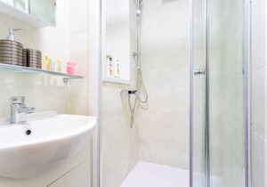 Chic Claremont Road Studio Flat Next to Queen's Park for 2 people